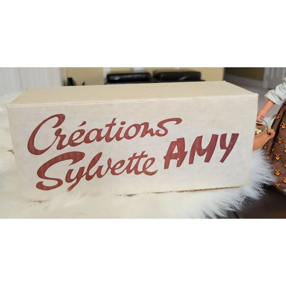 Creations Sylvette Amy  Santons Woman with Eggs - Picture 6 of 7